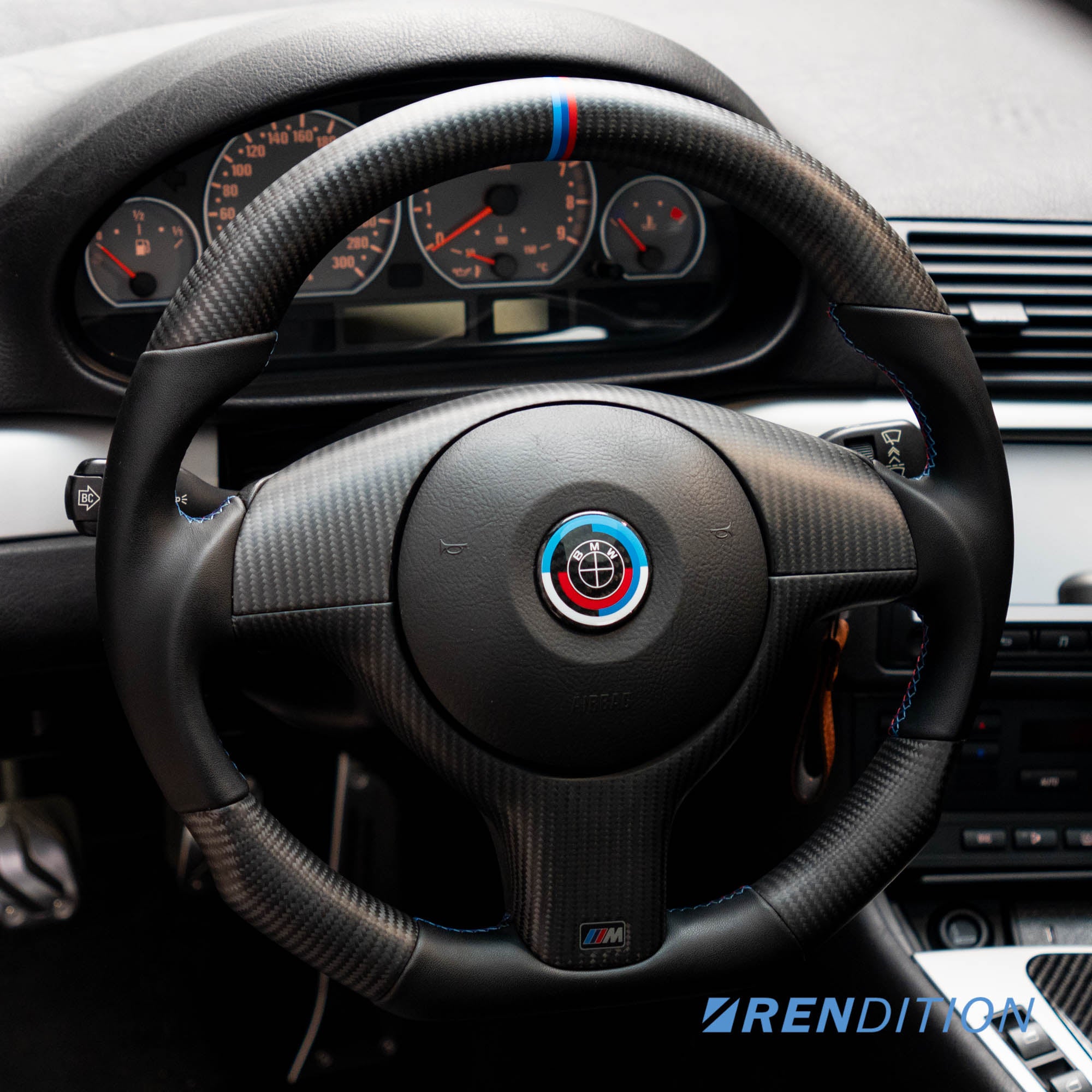 BMW E46 客製化碳纖維方向盤 – 納帕皮、Alcantara、鍛造或斜紋碳纖維