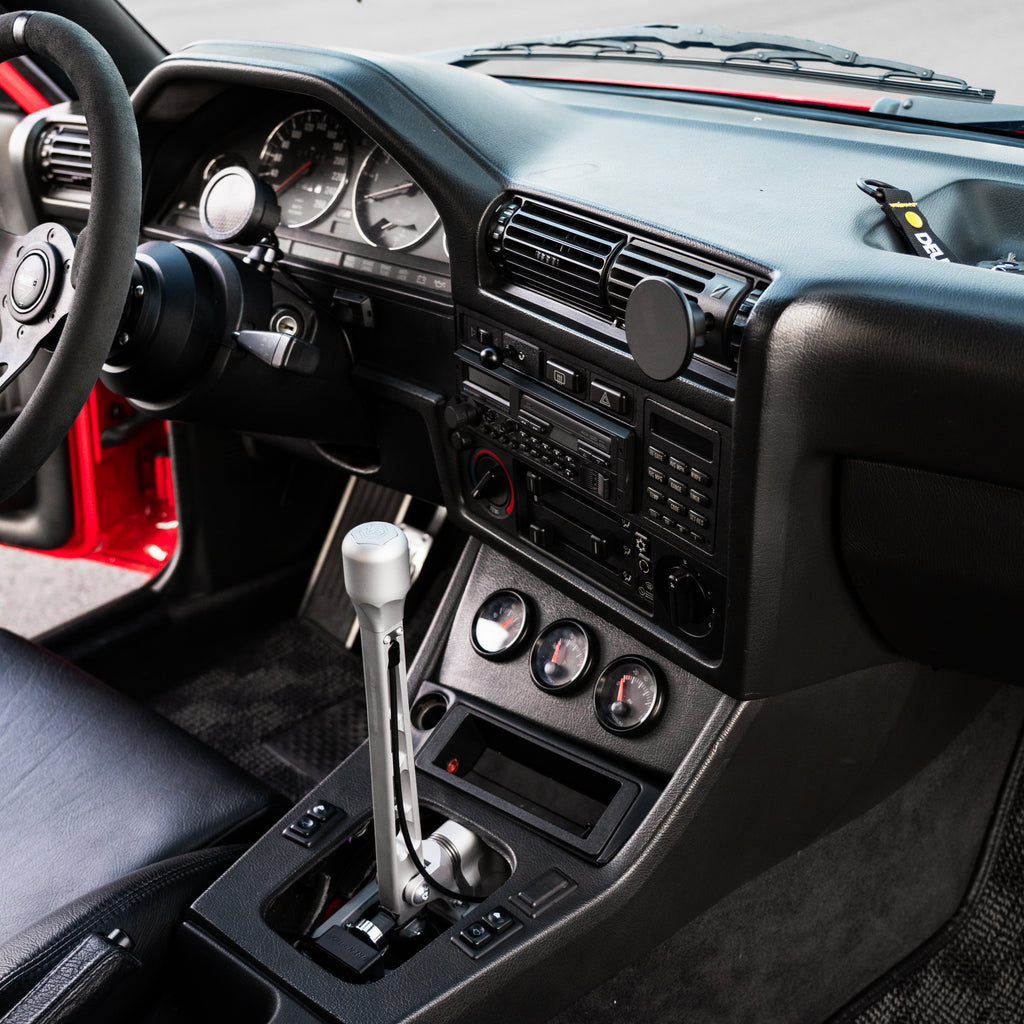 BMW E30 center vent phone mount with MagSafe holder installed