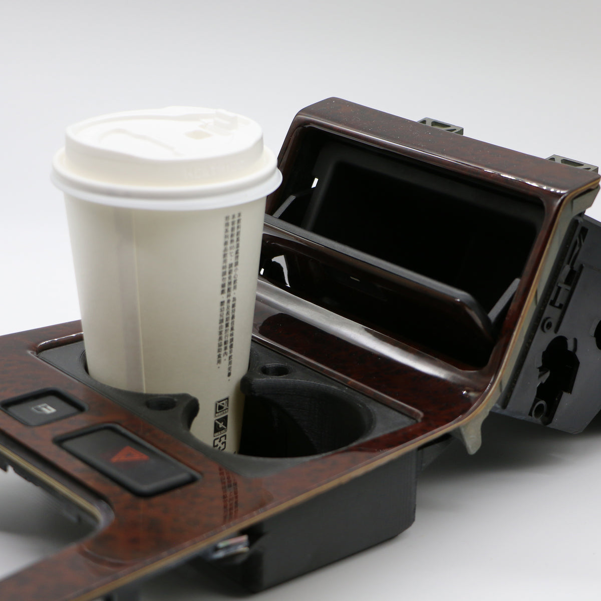 BMW E38 前排杯架和 USB 充電器